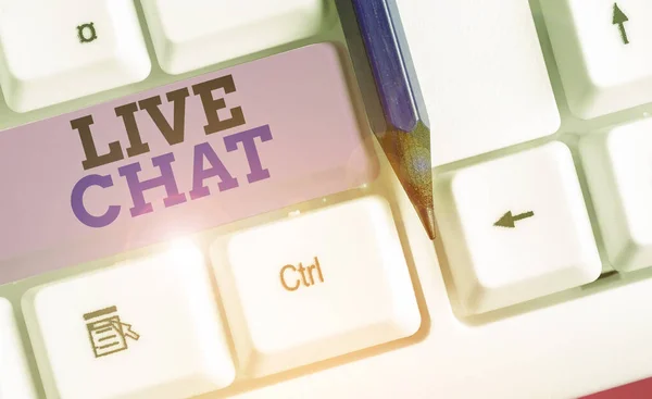 Tekst pisma do Live Chat. Koncepcja oznacza rozmowę z przyjacielem lub kimś przez internet i telefon PC. — Zdjęcie stockowe