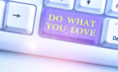 Kelime yazma metni Sevdiğini Yap. Keyifli şeyler yapmak için iş konsepti motivasyonlu aktiviteler yapmak için.