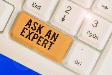 Bir Uzmana Sor yazısını gösteriyor. Kavramsal fotoğraf Üstün Güvenilir Ace Virtüöz Curapp Depolama İneği İneği.