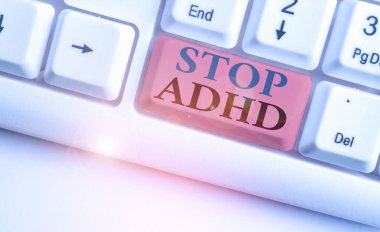 Stop Adhd 'i gösteren kavramsal el yazısı. İş fotoğrafçılığı hiperaktif çocukların zihinsel sağlık bozukluklarına son verdi.