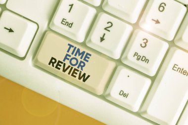 Zaman inceleme için gösterilen not yazma. Değerlendirme geribildirim an Perforanalysisce oranı değerlendirmek vitrine iş fotoğraf.