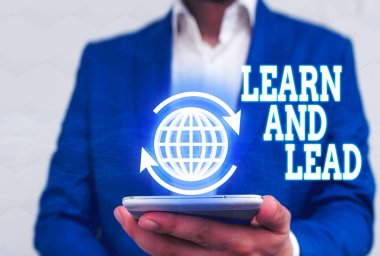 Word metin yazma öğrenin ve kurşun. İş kavramı için geliştirmek becerileri ve liderlik için uygun knowleadge.