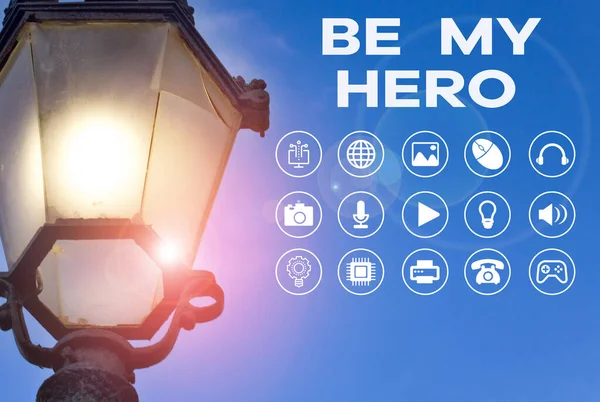 Текст написання слів "Будь моїм героєм". Бізнес-концепція Запитувати когось, щоб отримати деякі зусилля героїчних дій для нього . — стокове фото