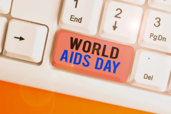 Handgeschreven tekst schrijven Wereld Aidsdag. Concept, wat betekent 1 December gewijd aan een verdere bewustwording van de Aids-. — Stockfoto