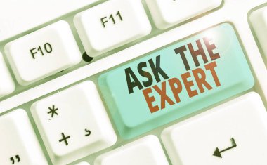 Uzmana Sor 'u gösteren kavramsal el yazısı. Profesyonel tavsiye isteyen iş fotoğrafı metni Yardım Desteği.