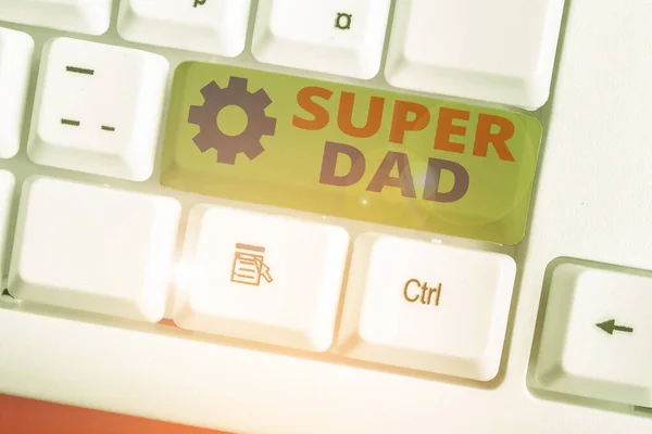 Schrijven notitie tonen Super Dad. Zakelijke fotopresentatie van kinderen Idol en superheld een inspiratie om te kijken naar. — Stockfoto