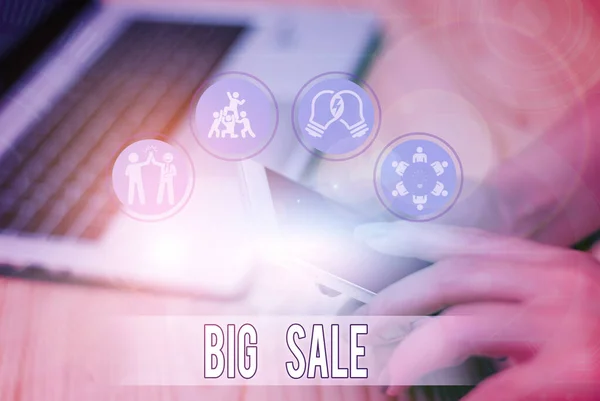 Handstil text skriva Big Sale. Begreppet innebär att sätta produkter på hög rabatt Bra pris Svart fredag. — Stockfoto