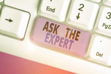 Ask The Expert 'ı gösteren bir not yazıyorum. Profesyonel tavsiye talebi için iş fotoğrafı gösterimi Yardım Desteği.