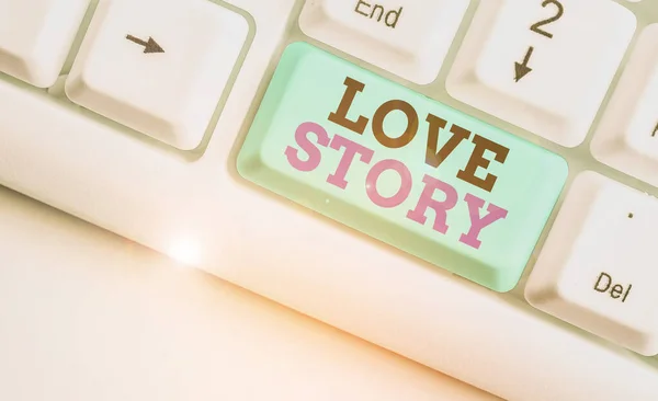 Woord schrijven tekst Love Story. Zakelijk concept voor het is iets zoals een roman of film over een liefdesaffaire. — Stockfoto