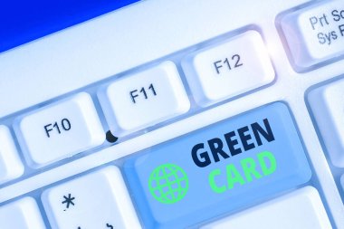Kelime yazma Green Card. Yabancı bir uyruklunun ABD 'de perspektif olarak yaşamasına izin veren iş konsepti.