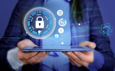 Modern teknoloji akıllı aygıtında ağ sisteminin fotoğrafı. Şematik ağ haberleşme bilgisinin resimli resim simgesi