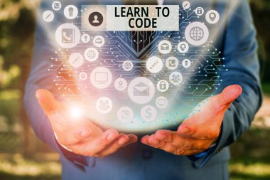 Metin yazma öğrenmek için kod kelime. İş kavramı yazılım yazmak öğrenmek için bir bilgisayar programcısı Coder olmak.