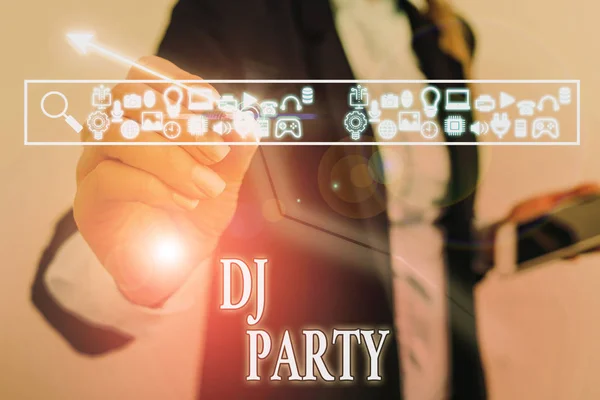 Написання тексту Dj Party. Бізнес-концепція для демонстрації того, хто вводить і відтворює записану популярну музику на радіо . — стокове фото