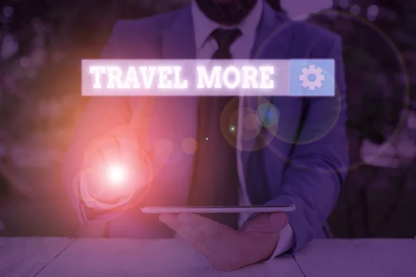 Tekstbord met Travel More erop. Conceptuele foto Om een reis te maken vaak vooral op lange afstand reis. — Stockfoto