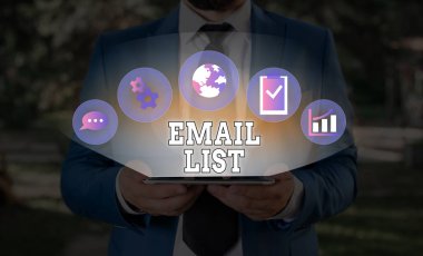 Kelime yazma E- posta Listesi. İnternet kullanıcılarına yaygın bilgi dağılımı için iş kavramı.