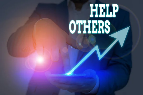 손 글씨를 보여 주는 개념은 다른 사람들에게 도움이 된다. 사업 문자는 누군가가 어떤 일을 하거나 도움을 베푸는 것을 도와 주는 행동을 담고 있다. — 스톡 사진