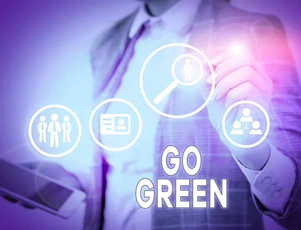 Εννοιολογική χέρι γραφή δείχνει Go Green. Επαγγελματίες φωτογραφία κείμενο κάνοντας πιο φιλικά αποφάσεις όπως η μείωση της ανακύκλωσης. — Φωτογραφία Αρχείου
