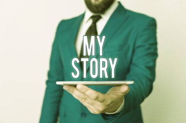 Hikayemi gösteren kavramsal el yazısı. Birine ya da okuyuculara hayatını nasıl yaşadığını anlatan bir iş fotoğrafı. Kravatlı bir iş adamı dizüstü bilgisayarını elinde tutuyor..