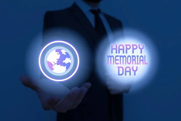 Text znamení ukazující šťastný Memorial Day. Konceptuální fotografie ctít vzpomínky těch, kteří zemřeli ve vojenské službě. — Stock fotografie