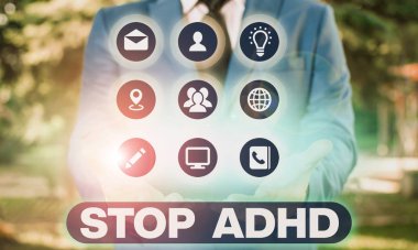 Kelime yazma metni Adhd dur. Hiperaktif çocukların zihinsel sağlık bozukluklarını sona erdirme konsepti.