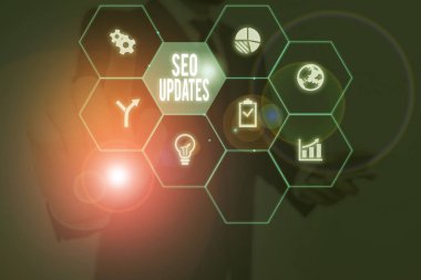 Seo Güncellemelerini gösteren kavramsal el yazısı. Arama motoru optimizasyonunda yeni bilgi veya tasarım içeren iş fotoğrafı.