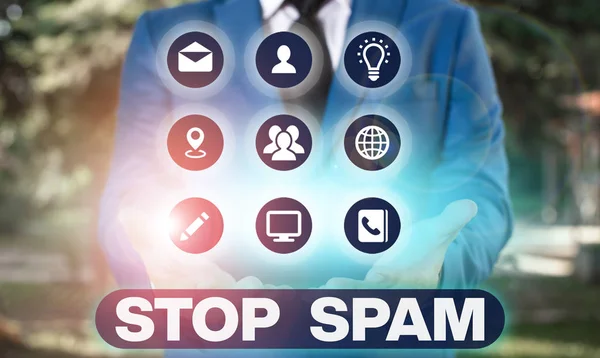 Tekst pisania słów Stop Spam. Koncepcja biznesowa dotycząca zakończenia wścibskich lub niewłaściwych wiadomości wysyłanych w Internecie. — Zdjęcie stockowe