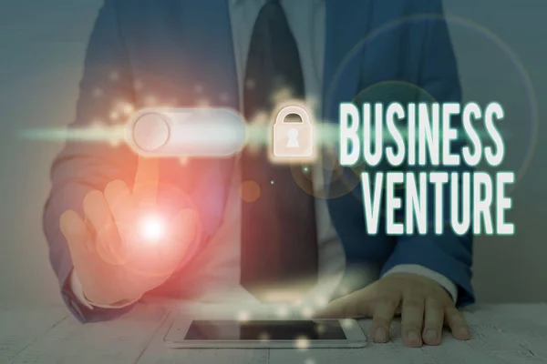 Συγγραφή κειμένου που γράφει Business Venture. Έννοια σημαίνει νέα επιχείρηση που σχηματίζεται με ένα σχέδιο και αναμένουν κέρδος. — Φωτογραφία Αρχείου