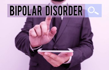 Bipolar bozukluk gösteren bir not yazıyorum. Ciddi yüksek ve düşük ruh halleri getiren iş fotoğraflarında erkek insan resmi iş kıyafeti giyer. Akıllı telefon kullanır..