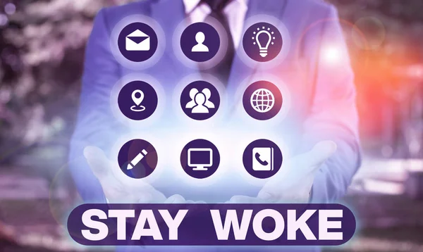 Píšu text Stay Woke. Podnikatelský koncept pro povědomí o svém okolí a o tom, co se děje. — Stock fotografie