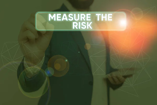 Signo de texto que muestra Medir el riesgo. Foto conceptual determinar el grado de peligro basado en factores de impacto . — Foto de Stock