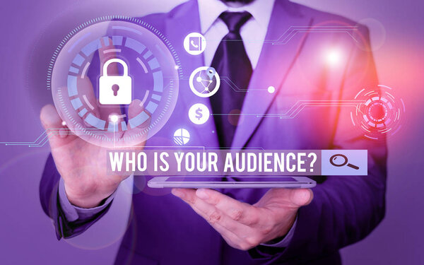 Почерк написания текста "Кто твоя аудитория". Концепция, означающая, кто смотрит или слушает ее Фото фотосистемы Схема сети современных технологий смарт-устройство
.