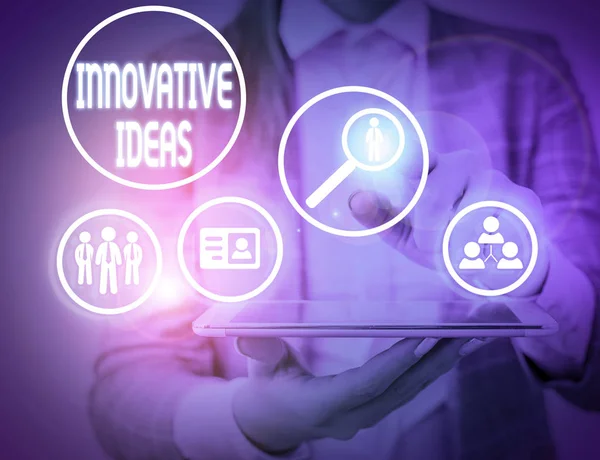 Schrijfnotitie met innovatieve ideeën. Bedrijfsfoto presentatie toepassing van betere oplossingen die voldoen aan nieuwe eisen. — Stockfoto