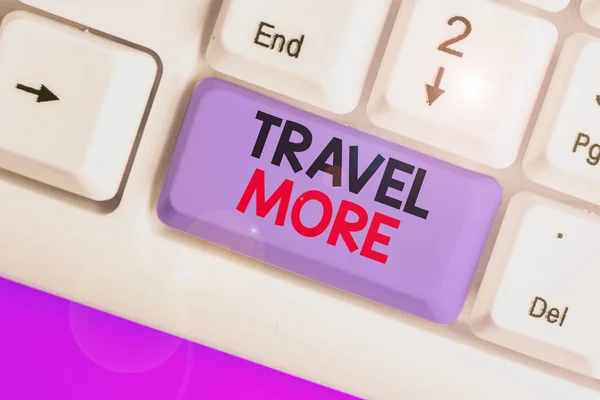 Tekst schrijven Travel More. Business concept voor Om een reis te maken vaak vooral op lange afstand reis. — Stockfoto