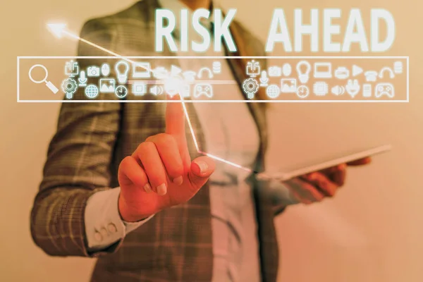 Text tecken som visar Risk Ahead. Konceptuell bild Sannolikhet eller risk för skada, skadeståndsansvar och förlust. — Stockfoto