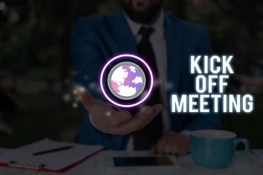 Kavramsal el Kick Off toplantı gösterilen yazma. Firma hakkında konuşmak özel timinizin kovulmak vitrine iş fotoğraf.