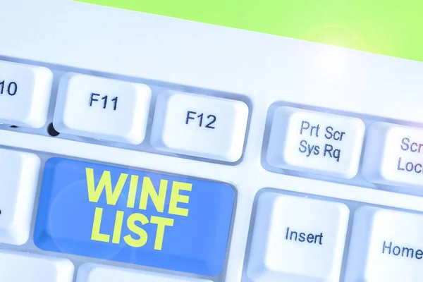 Escritura a mano conceptual que muestra la Lista de vinos. Menú de texto de foto de negocios de selecciones de vino para la compra típicamente en un restaurante . — Foto de Stock