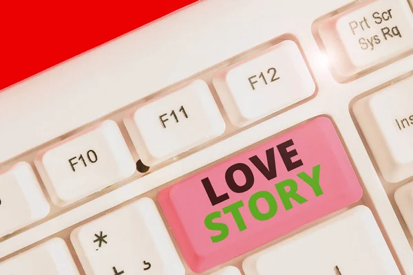 Konzeptionelle Handschrift, die eine Liebesgeschichte zeigt. Business-Foto, das es zeigt, ist so etwas wie ein Roman oder Film über eine Liebesbeziehung. — Stockfoto