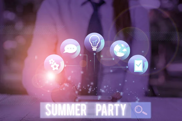 Conceptueel handschrift met Summer Party. Zakelijke foto presentatie sociale bijeenkomst gehouden tijdens het zomerseizoen of schoolvakanties. — Stockfoto