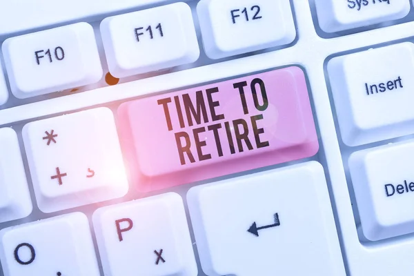 Writing note showing Time To Retire. Business photo showcasing Take the pensioner status stop working in elderly old enough Keyboard with note paper on white background key copy space. — Stock Photo, Image