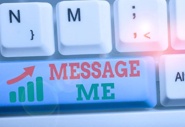 Texto de escritura Mensaje Me. Concepto que significa pedirle a alguien que le envíe un texto corto desde un dispositivo móvil . — Foto de Stock
