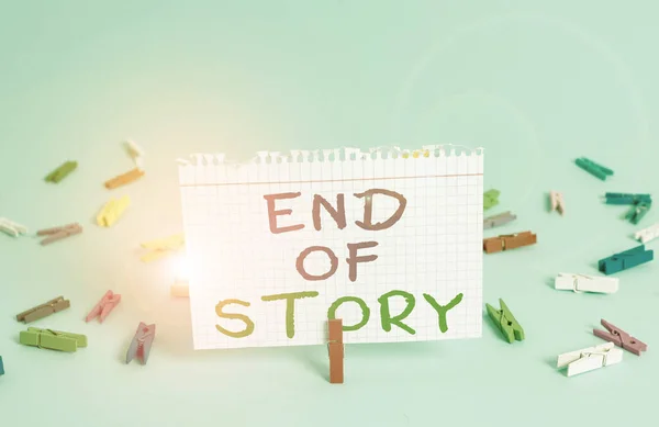 Word writing text End Of Story. Business concept for Emphasize that nothing to add Literature writing Journalism Colored clothespin rectangle square shaped paper light blue background. — Stock Photo, Image