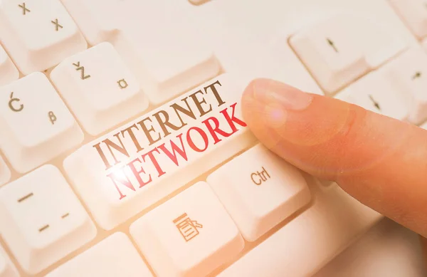 Texto para escrita de palavras Internet Network. Conceito de negócio para conecta computadores em conjunto globalmente usando internet . — Fotografia de Stock