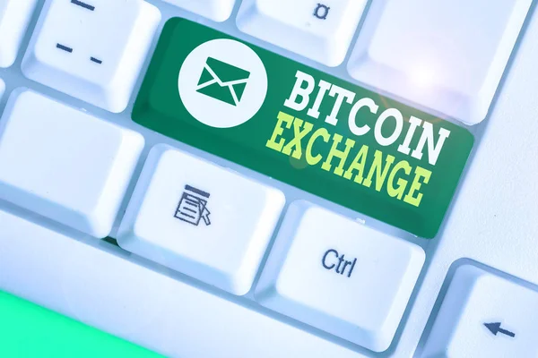 Texto de caligrafia Bitcoin Exchange. Conceito que significa mercado digital onde os comerciantes podem comprar e vender bitcoins . — Fotografia de Stock