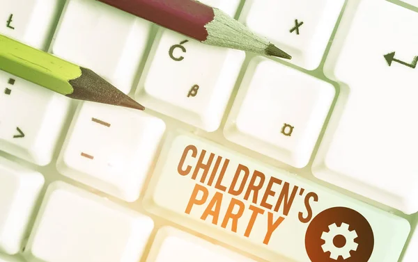 Konceptuell handstil som visar Children S Is Party. Företagsfoto visa upp social sammankomst eller underhållning för barn. — Stockfoto