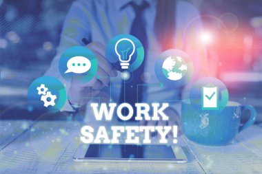 El yazısı metin Çalışma Güvenliği. Konsept, çalışanların sağlığını sağlamak için uygulanan politika ve prosedürler anlamına gelmektedir..