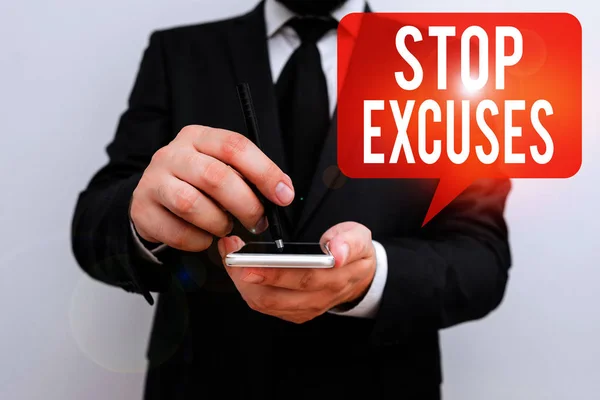 Woord schrijven tekst Stop Excuses. Bedrijfsconcept om een einde te maken aan een verklaring voor iets dat fout ging. — Stockfoto