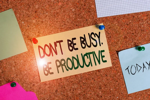 Εγγραφή σημείωμα που δείχνει Don T Be Busy Be Productive. Business photo showcasing Work efficiently Οργανώστε το πρόγραμμά σας χρόνο Corkboard μέγεθος χαρτιού μικρογραφία φύλλο πίνακα ανακοινώσεων. — Φωτογραφία Αρχείου