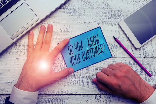 Conceptuele handschrift tonen Kent u uw vraag van de klant. Business foto tekst Houd rekening met de mening van de klant. — Stockfoto