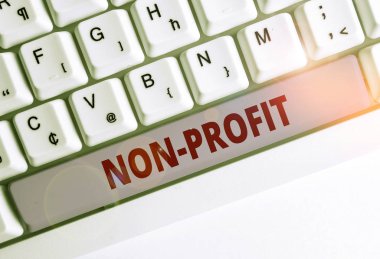 Kar Amacı Gütmeyen yazı metni. Kavramları sahipleri için kar elde etmez organizasyon türü Beyaz pc klavye beyaz arka plan tuşu kopyalama alanı üzerinde boş not kağıdı ile.