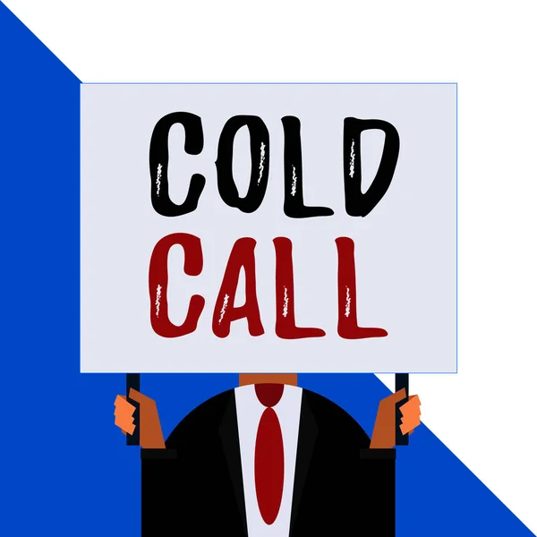 Escritura manual conceptual que muestra Cold Call. Foto de negocios escaparate Llamada no solicitada hecha por alguien que trata de vender bienes o servicios Hombre pecho vestido traje oscuro corbata cara celebración de rectángulo grande . — Foto de Stock